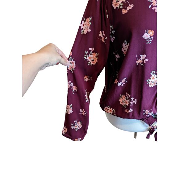 New Large Floral Button Up Shirt with Cinched Tie Waist - Picture 4 of 8